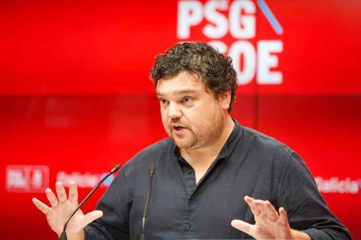 O portavoz da Executiva do PSdeG, Xullo Torrado, en rolda de prensa.. PSDEG 