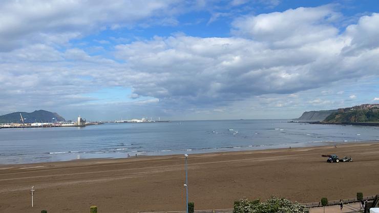 Nubes sobre a praia de Ereaga de Getxo  