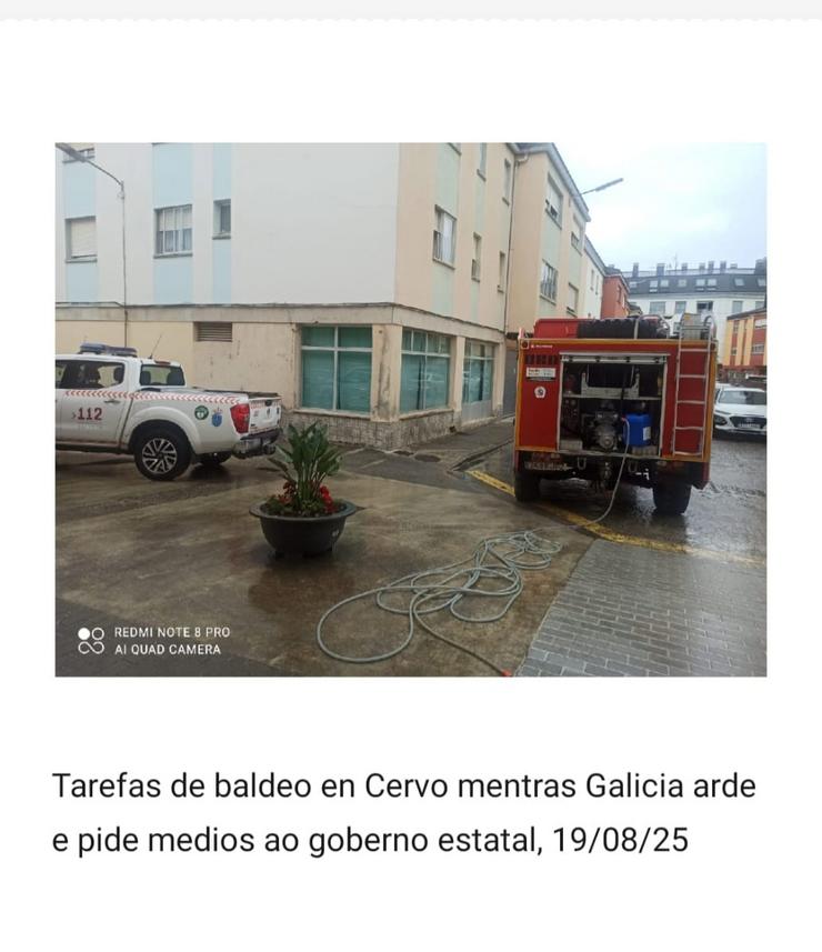 Tarefas en Cervo mentres Galicia arde / Cedida