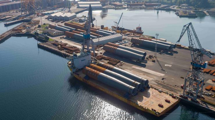 Iberdrola recibe últimos monopilotes fabricados por Navantia-Windar para o seu parque eólico mariño Windanker.. IBERDROLA