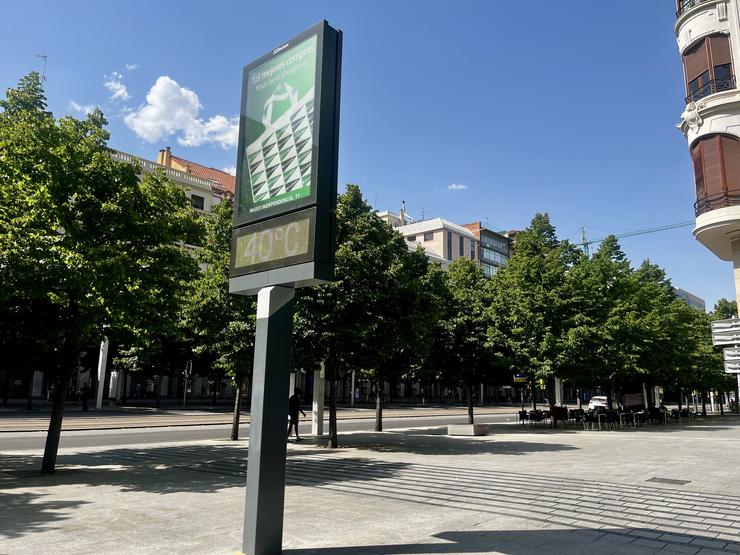 Termómetro marca 40º, no paseo da Independencia de Zaragoza 