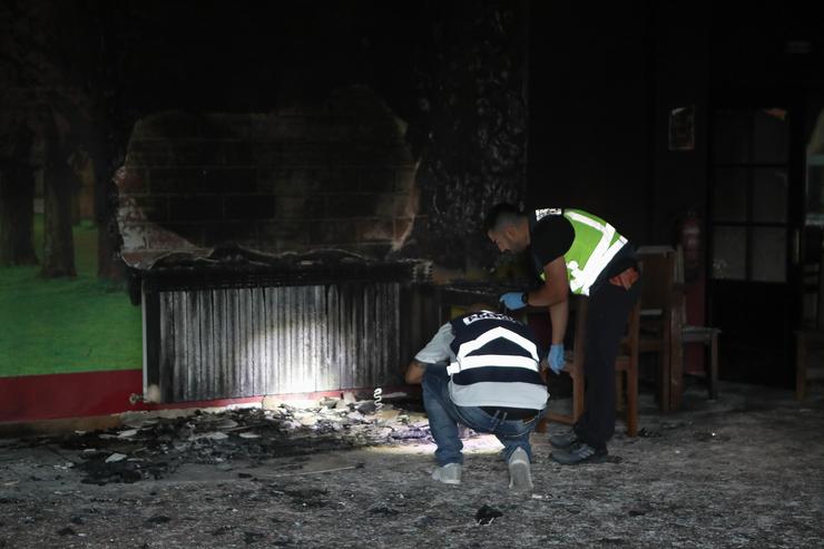Axentes da Policía Nacional traballan na investigación no edificio que albergará o centro da Xunta para menores migrantes, a 20 de setembro de 2025, en Monforte de Lemos, Lugo, Galicia (España).. Carlos Castro - Europa Press