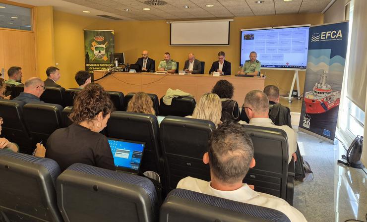 Reunión anual de loita contra o tráfico de angulas. GARDA CIVL 