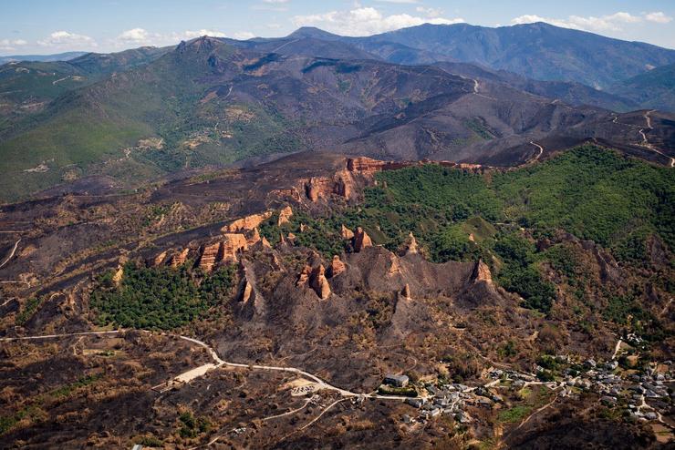 Imaxe dos incendios da onda de agosto.. GREENPEACE / PEDRO ARMESTRE / Europa Press