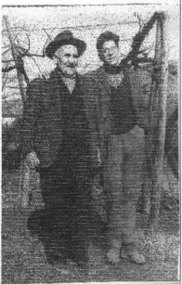 José Ramón Gayoso, bisavó de Raúl, na viña de godello que plantou en 1885 