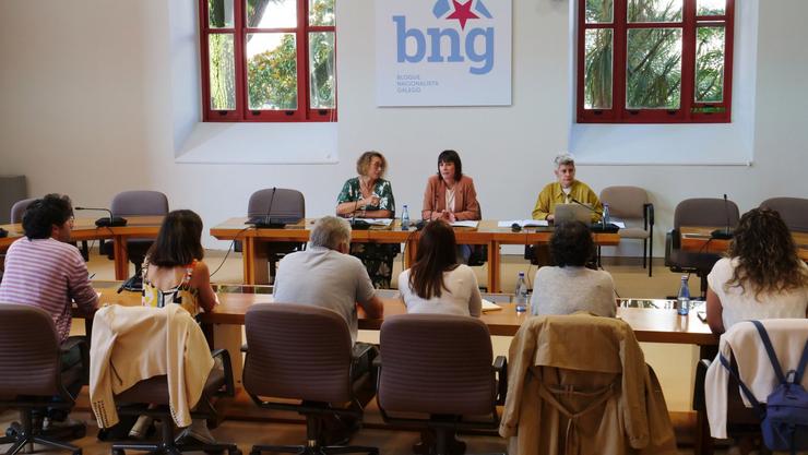 A portavoz nacional do BNG, Ana Pontón, reúnese con representantes sindicais da educación / BNG
